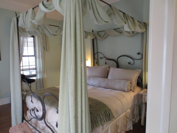 Az ágy mindent visz!